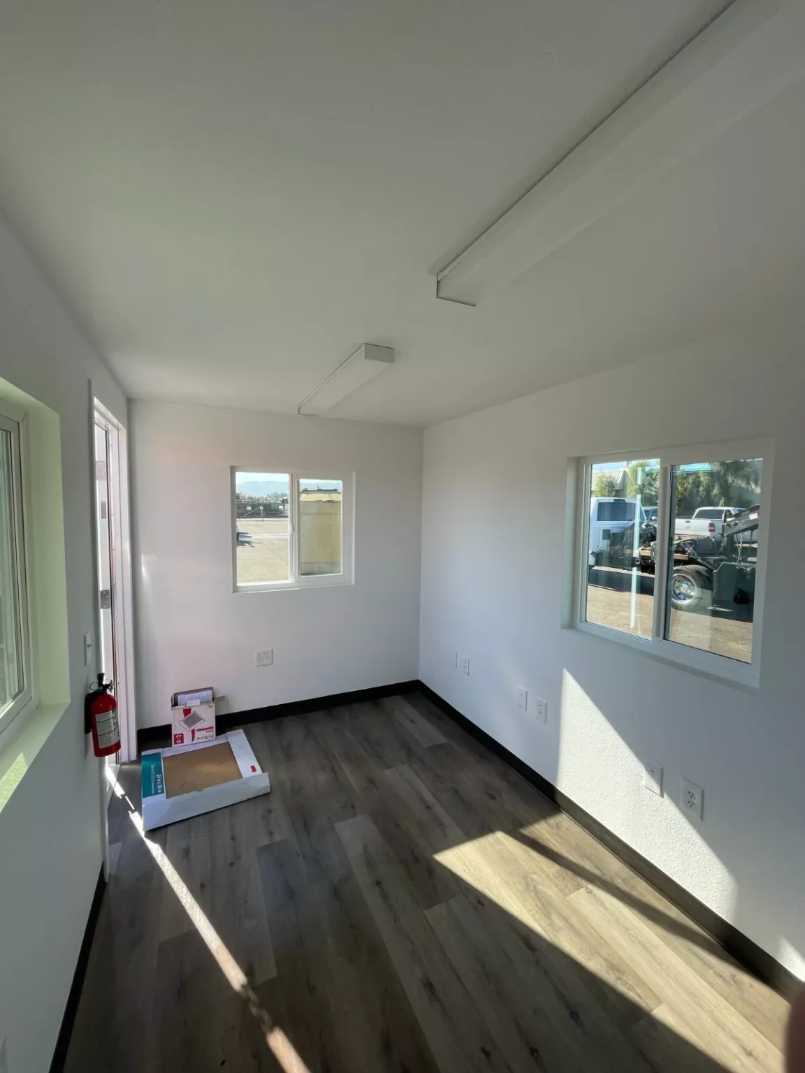 20ft office in refurbished shipping container - Image 6