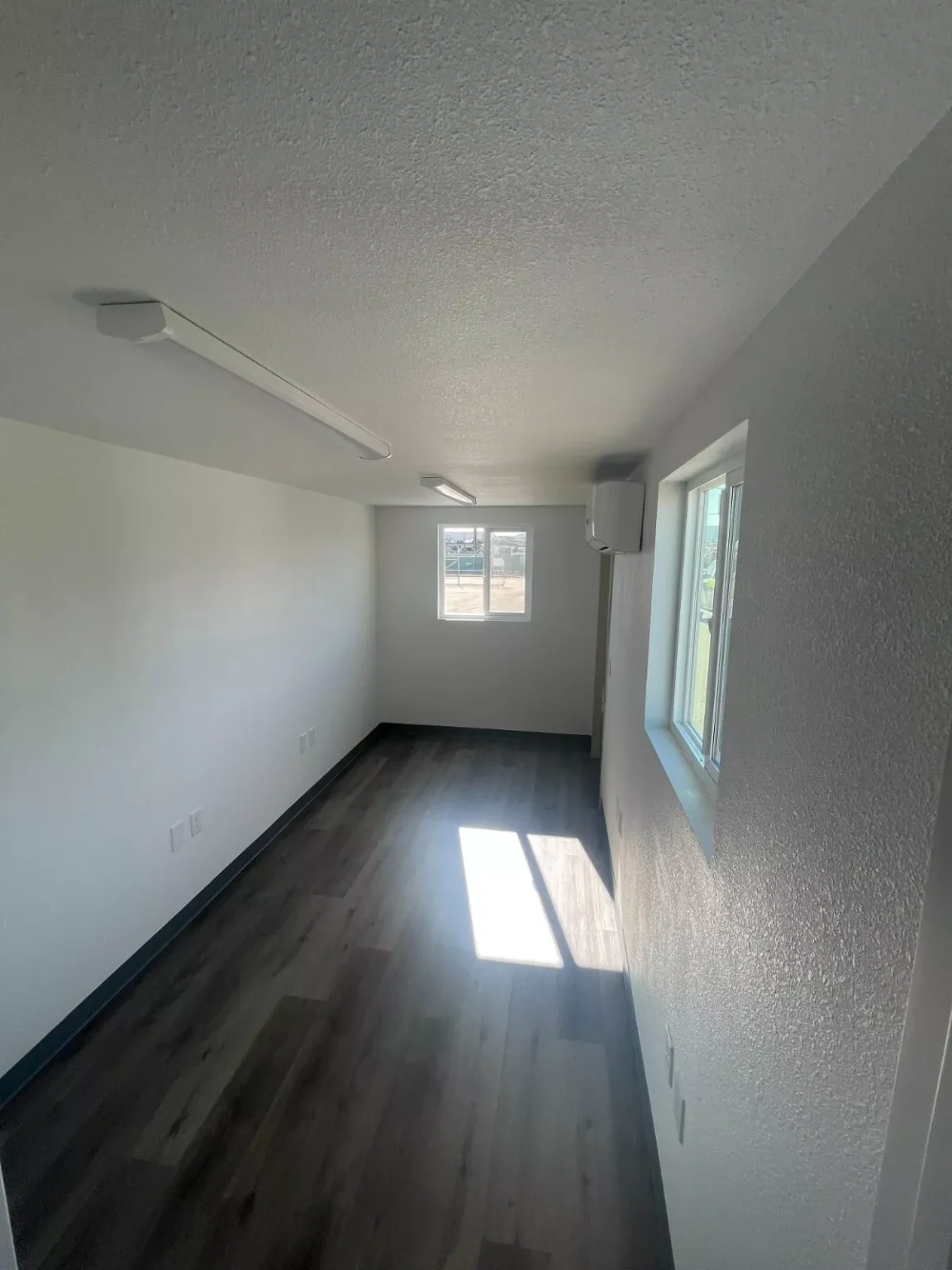 20ft office in refurbished shipping container - Image 8